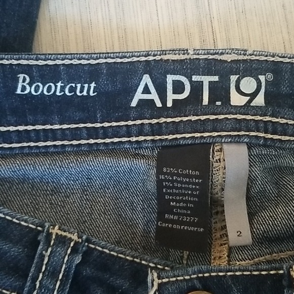 Jeans - Picture 2 of 4